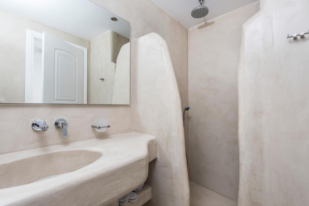 Cycladic Islands Hotel & Spa - 9