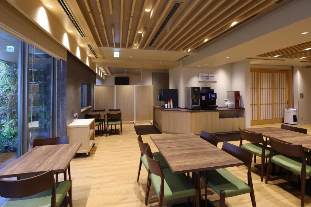 Posezení v ubytování Dormy Inn Premium Ginza