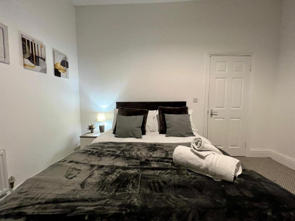 a bedroom with a large bed in a room at Luxury Victorian House Sleeps 6 - 11 Guests JLR, Trades, Relocations & Hs2 Welcome Wheelchair Accessible Home FREE Faster WIFI & PARKING in Coventry