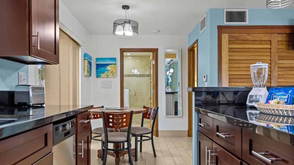 Sun Dek Beach House - One-Bedroom Apartment With Intercostal View
