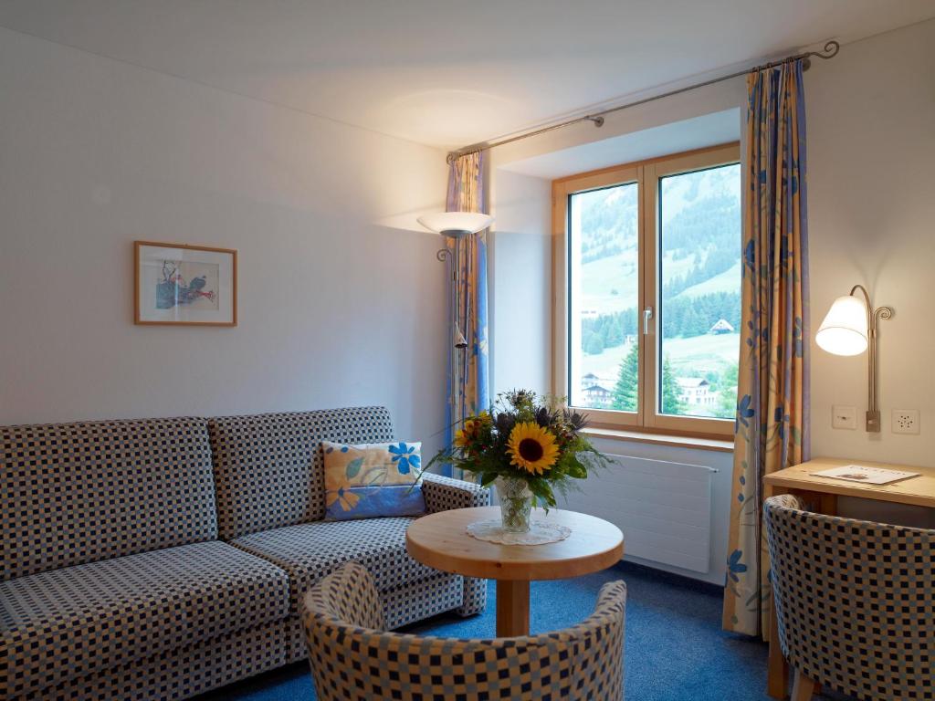 Posezení v ubytování Hotel Alpina Parpan