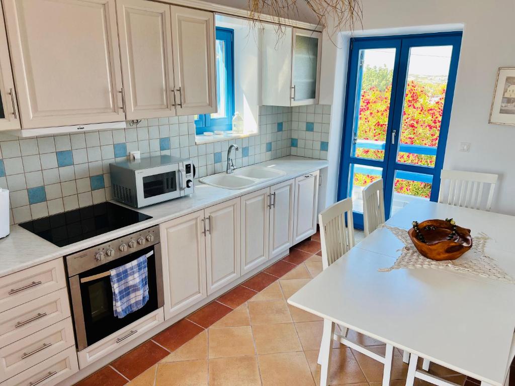 Kuchyň nebo kuchyňský kout v ubytování Paros Home