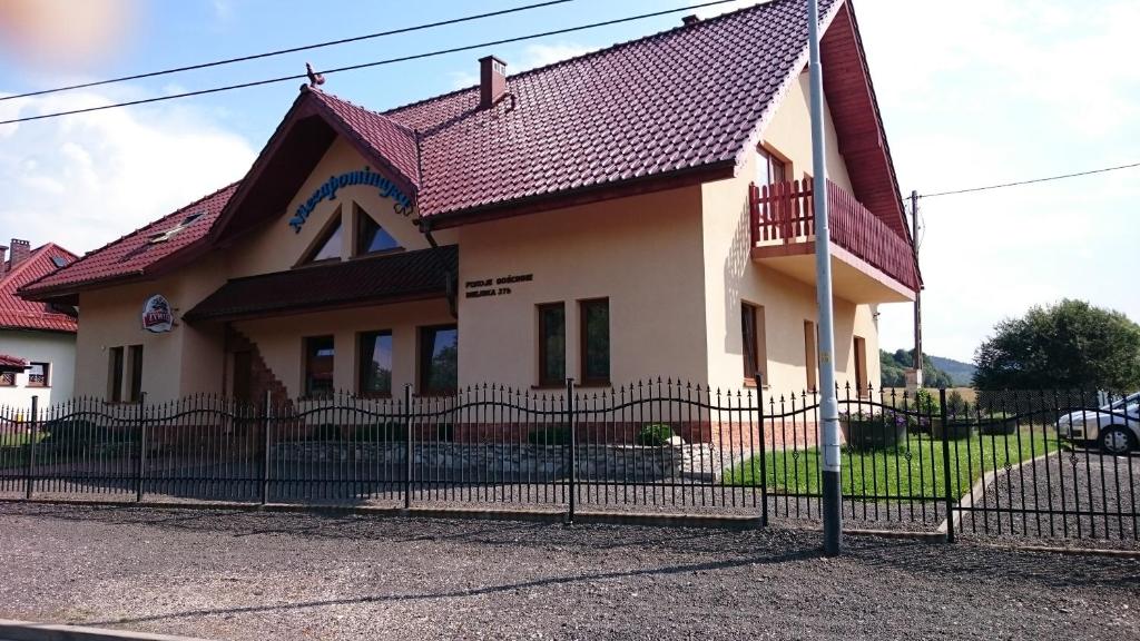 a house with a fence in front of it at Niezapominajka in Lądek-Zdrój