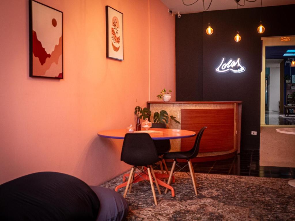 Posezení v ubytování Lolas Hostal, Habitacion Exclusiva para Mujeres, 2 camarotes, precio por cama