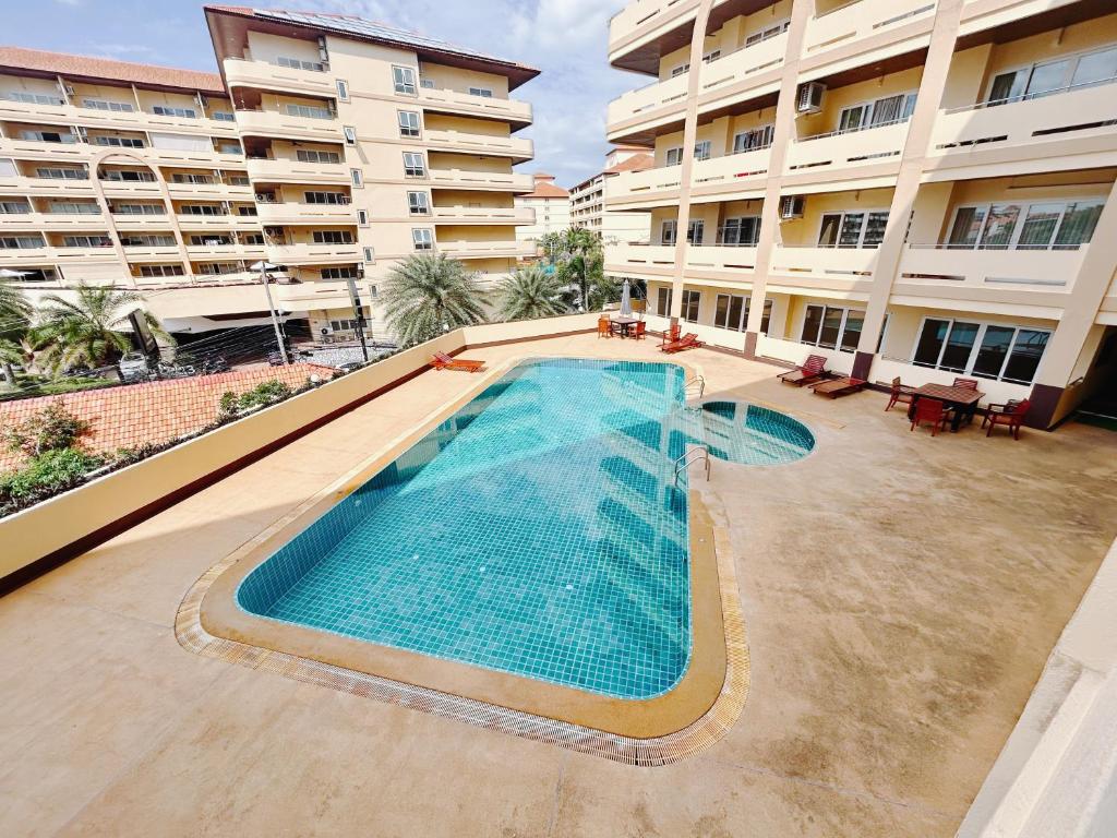 Bazén v ubytování View Talay Residence 4 Jomtien Beach 56 Sqm big balcony pool view nebo v jeho okolí