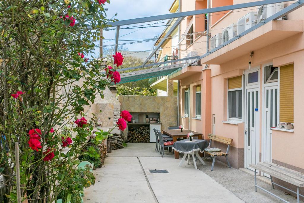 Apartments with parking space Split - 14051