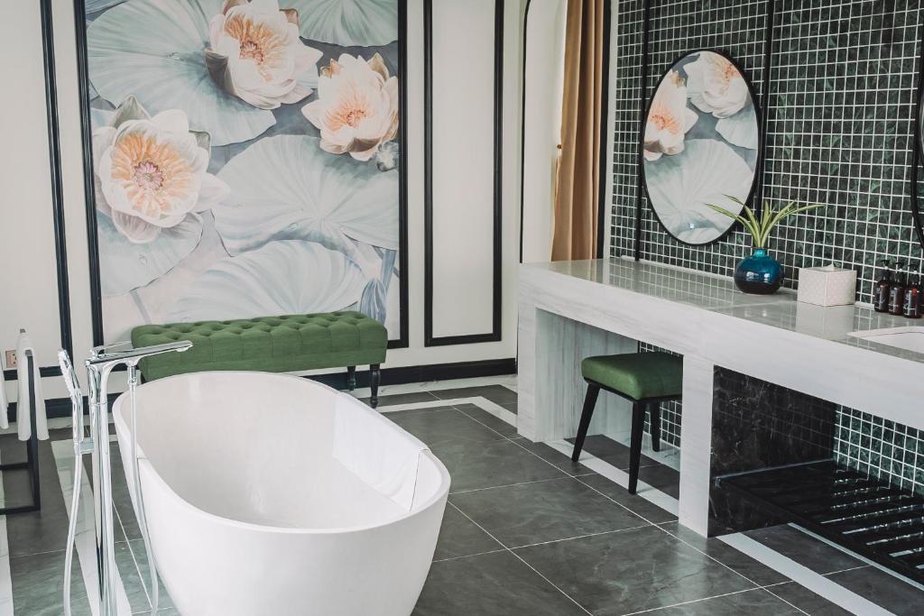 Phòng tắm tại La Vela Hue Hotel