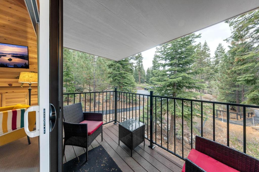 a screened porch with a view of the woods at Carnelian Woods # 59 - 2 BR Carnelian Bay Retreat - Minutes to Lake w HOA Amenities in Carnelian Bay