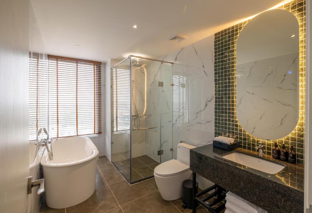 Phòng Luxury Giường Đôi + Xe Đưa Đón Miễn Phí Đến Trung Tâm Thành Phố