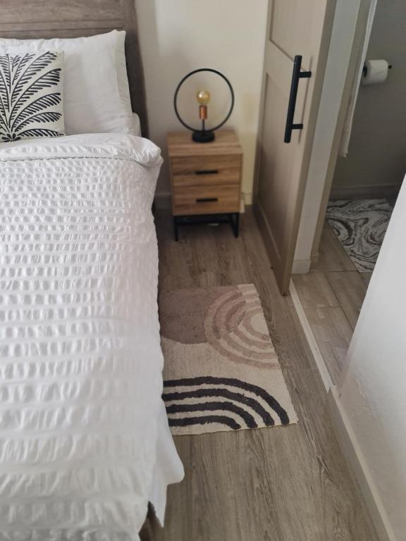Postel nebo postele na pokoji v ubytování Green Door Oasis
