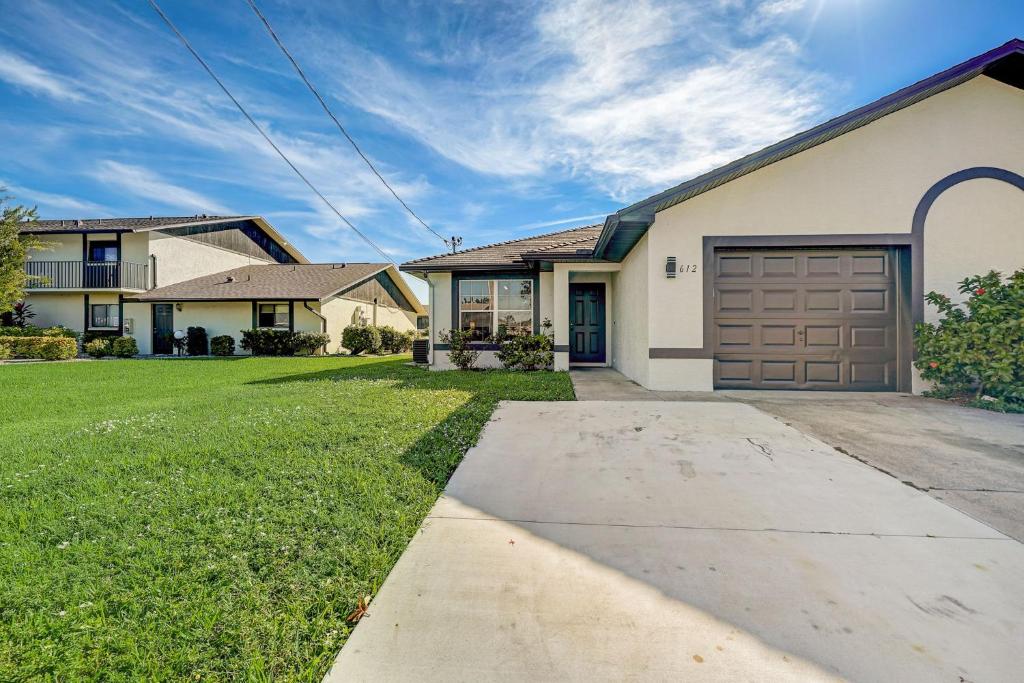 Peaceful 3 Bed Waterfront Home - Housity