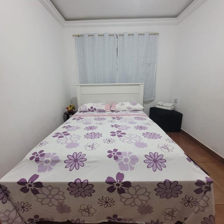 Cantinho do SOSSEGO, a 2 km da praia de Itapuã, no centro da cidade, wifi, ideal para CASAL - Deluxe Kamer (1 Volwassen + 1 Kind)