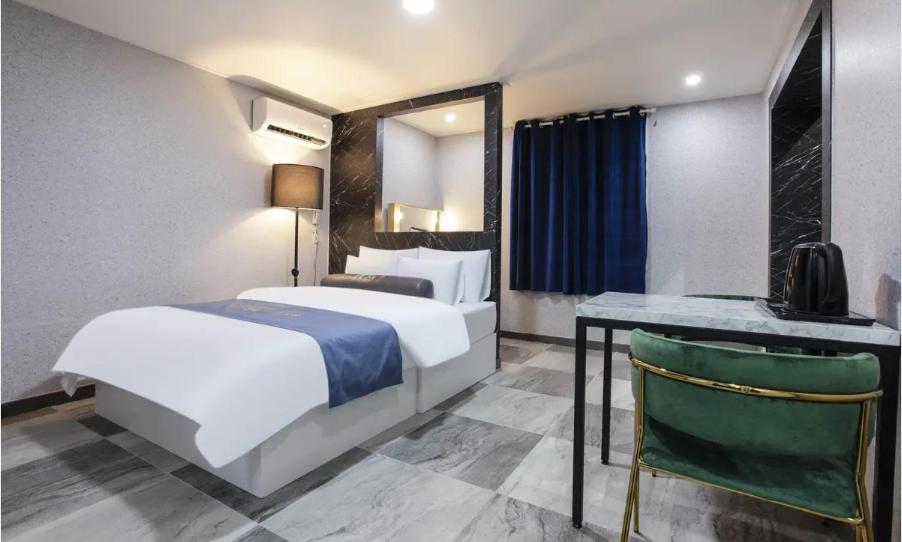 Postel nebo postele na pokoji v ubytování On & Off Hotel Bupyeong