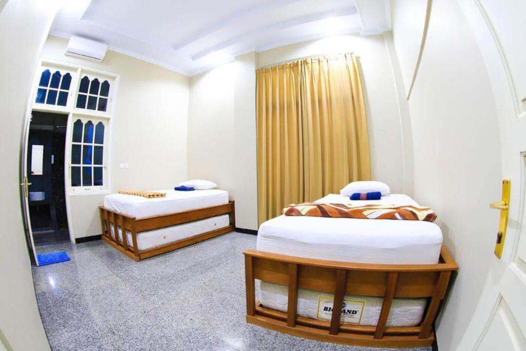 Postel nebo postele na pokoji v ubytování Sentosa Lodge