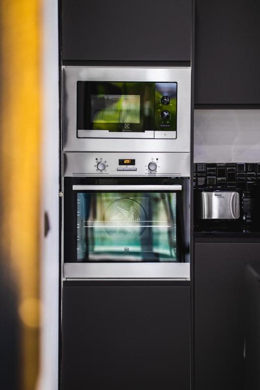 Mango Hill Residenceにあるキッチンまたは簡易キッチン