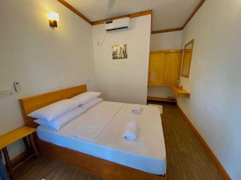Postel nebo postele na pokoji v ubytování BLU Dhihffushi