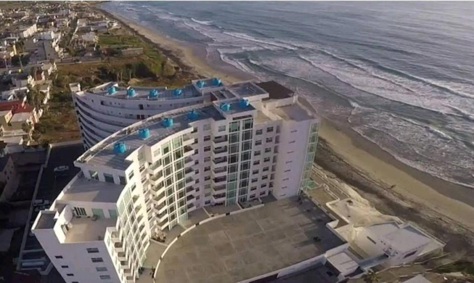 an aerial view of a hotel on the beach at Oceano 21 in Tijuana