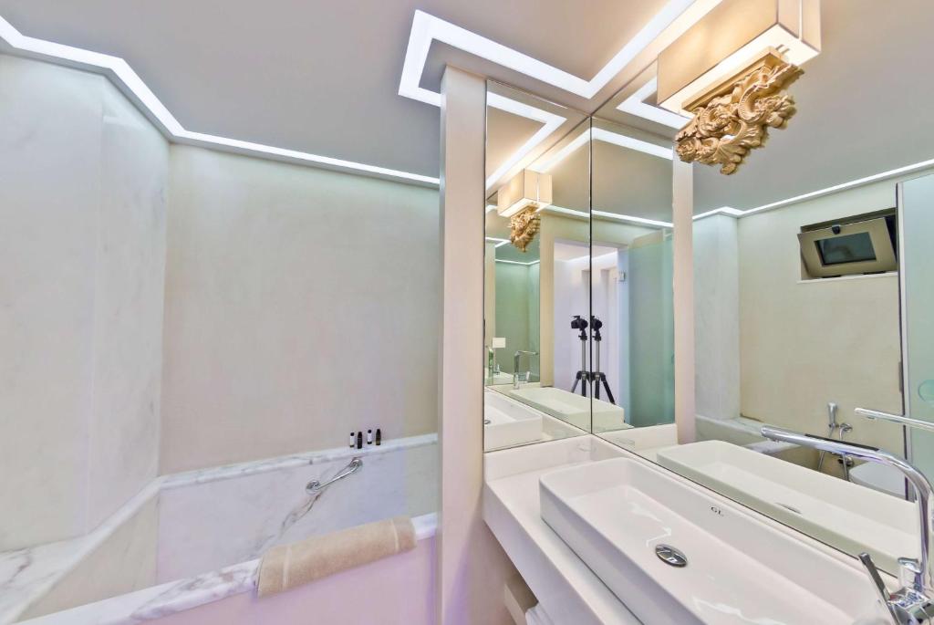 Kúpeľňa v ubytovaní Royal Marmin Bay Boutique & Art Hotel
