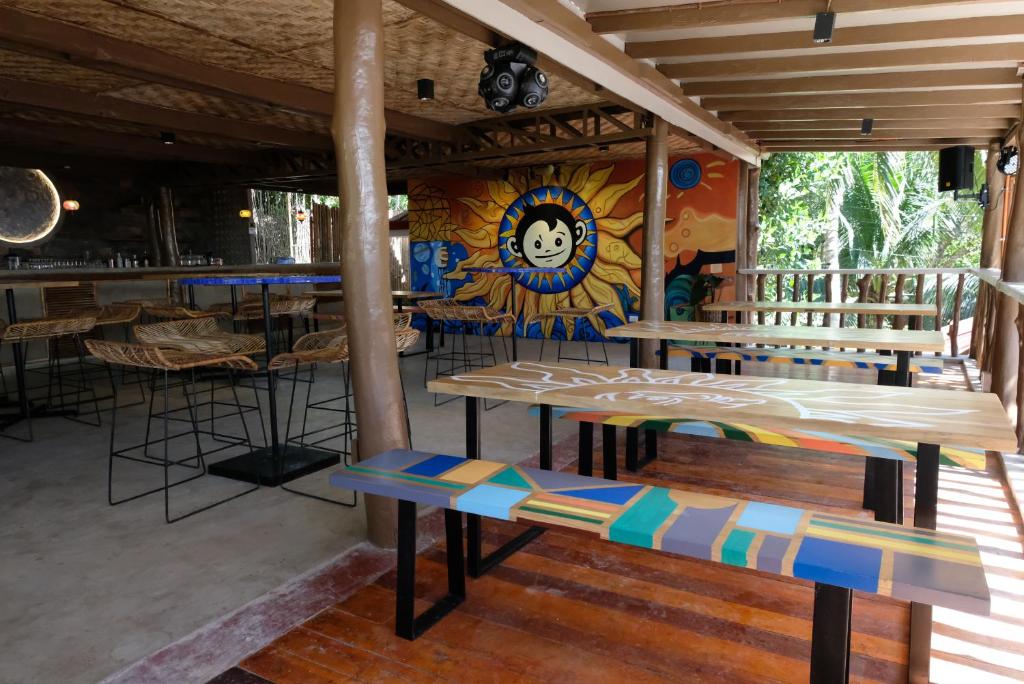 Restaurace v ubytování Mad Monkey Siquijor
