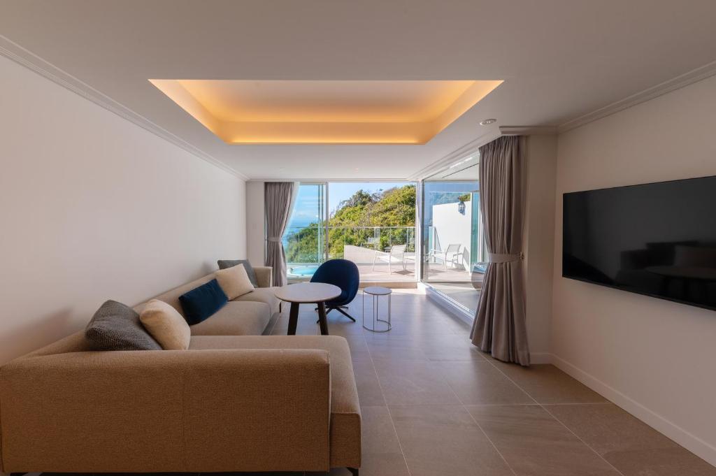 TV a/nebo společenská místnost v ubytování Hayama Hotel Otowa No Mori