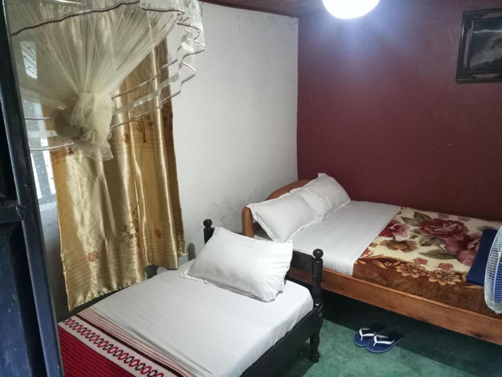 מיטה או מיטות בחדר ב-Penna Inn guest house