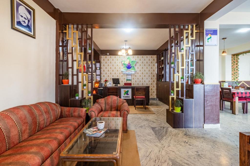 Posezení v ubytování Treebo Shimla Ayurvedic Retreat Kufri
