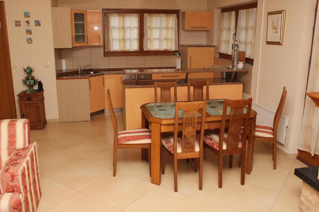 a kitchen and dining room with a table and chairs at Vile Plehan in Derventa