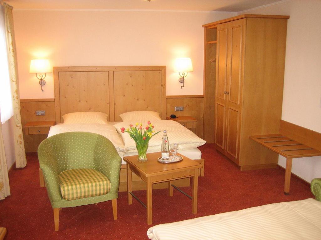 Postel nebo postele na pokoji v ubytování Hotel Lindenhof