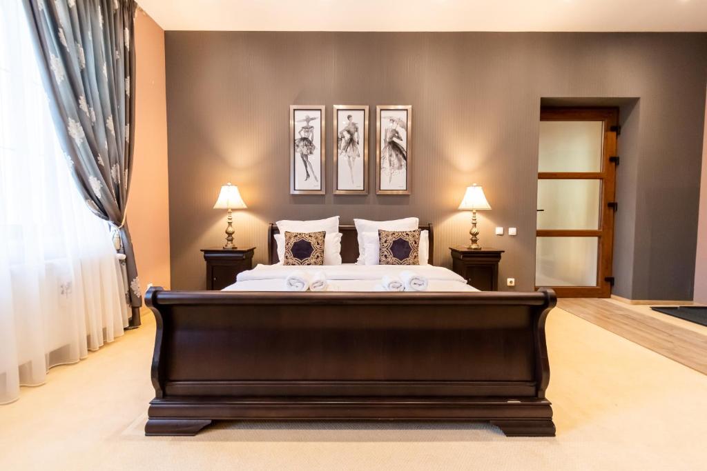 Green Yard Resort - Gorgeous property near Brașov with Private Garden, Tennis Court, Gym, Pool and Mesmerising Views over the Mountains - Habitación Doble De Lujo Con Baño
