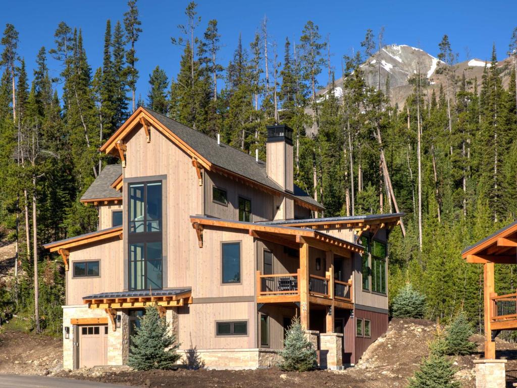 Homestead Chalet 12 Claim Jumper, Big Sky (updated prices 2024)