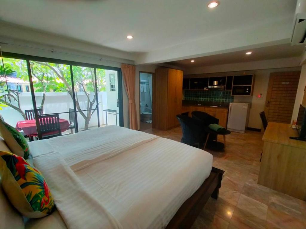 Kamala Beachfront Apartment - Double Or Twin Room With Terrace