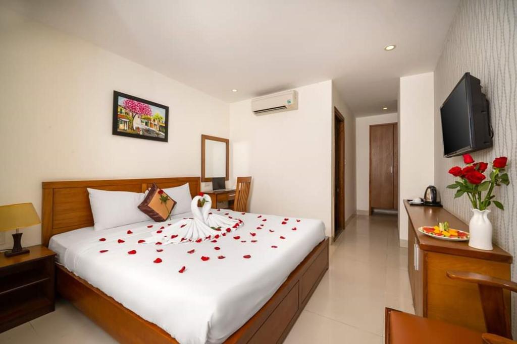 Giường trong phòng chung tại Twilight Beach Hotel