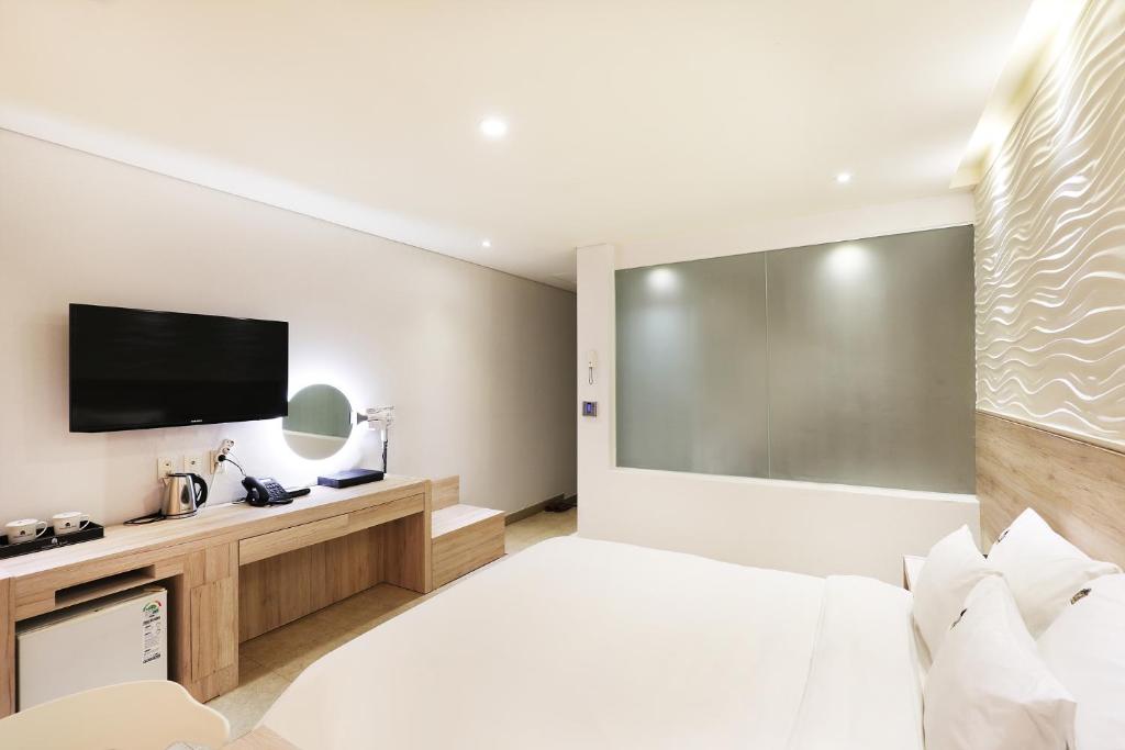 Hotel The Sea Star - Deluxe Double Room с ванной
