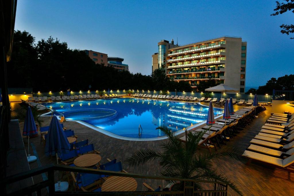 Bazén v ubytování Sofia Hotel - All Inclusive & Private Beach nebo v jeho okolí