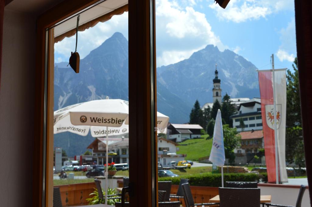 Nespecifikovaný výhled na hory nebo výhled na hory při pohledu z hotelu