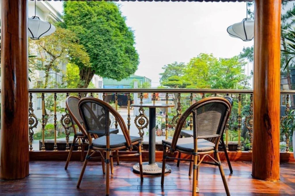 Balkón nebo terasa v ubytování Hòa Nam Hotel