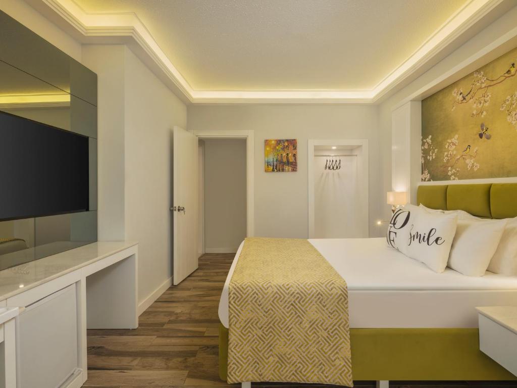 Selectum Family Comfort Side - Lake House Family Pool View Room