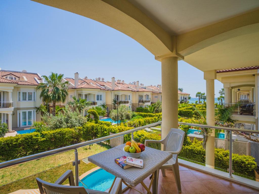 Bazén v ubytování Sunset Beach Villas and Apartments nebo v jeho okolí