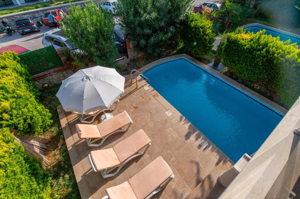 Bazén v ubytování Sunset Beach Villas and Apartments nebo v jeho okolí