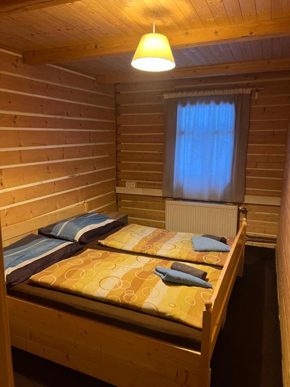 Postel nebo postele na pokoji v ubytování Penzion Lesní Zátiší- Harrachov