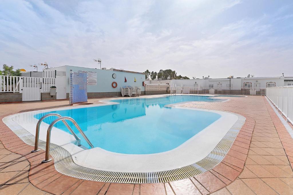 Basen w obiekcie Bungalow Aloe Dunas 2 lub w pobliżu