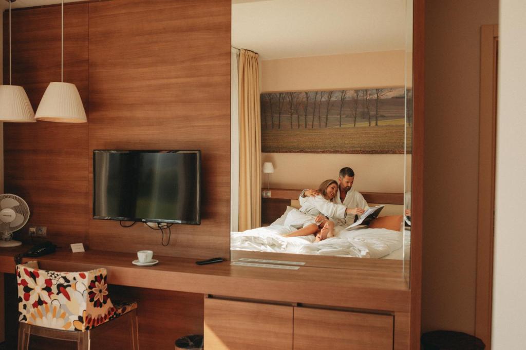 TV a/nebo společenská místnost v ubytování Grund Resort Golf and Ski