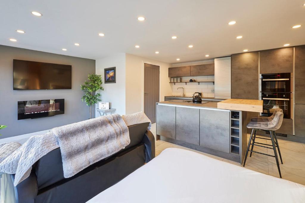 a kitchen with a bed and a counter top at Host & Stay - Pâl Lodge in Holmfirth