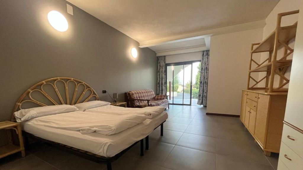 A bed or beds in a room at Villenpark Sanghen