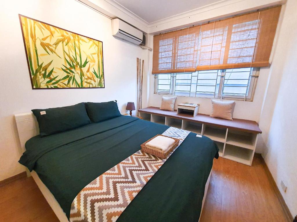 Postel nebo postele na pokoji v ubytování Top Location 3-4-5 Bedrooms House in Centre of Ha Noi - Clean, Cozy and Private - THE TOURNESOL