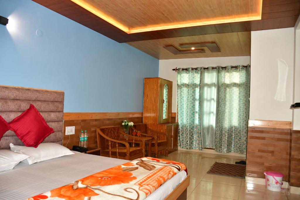 Postel nebo postele na pokoji v ubytování Guruchhaya hotel and cottages