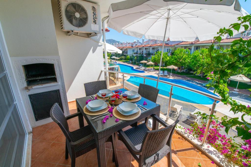 Bazén v ubytování Sunset Beach Villas and Apartments nebo v jeho okolí
