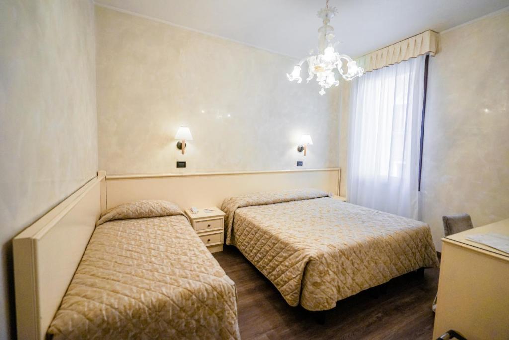 Postel nebo postele na pokoji v ubytování Hotel Carlton Capri