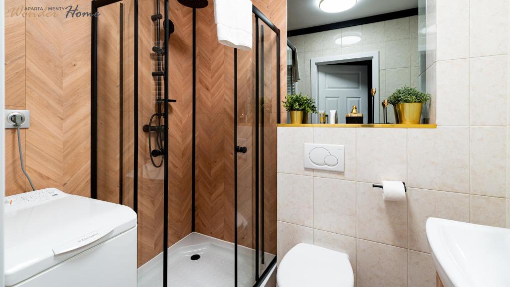 Kúpeľňa v ubytovaní Wonder Home - Apartamenty z balkonami blisko centrum Karpacza