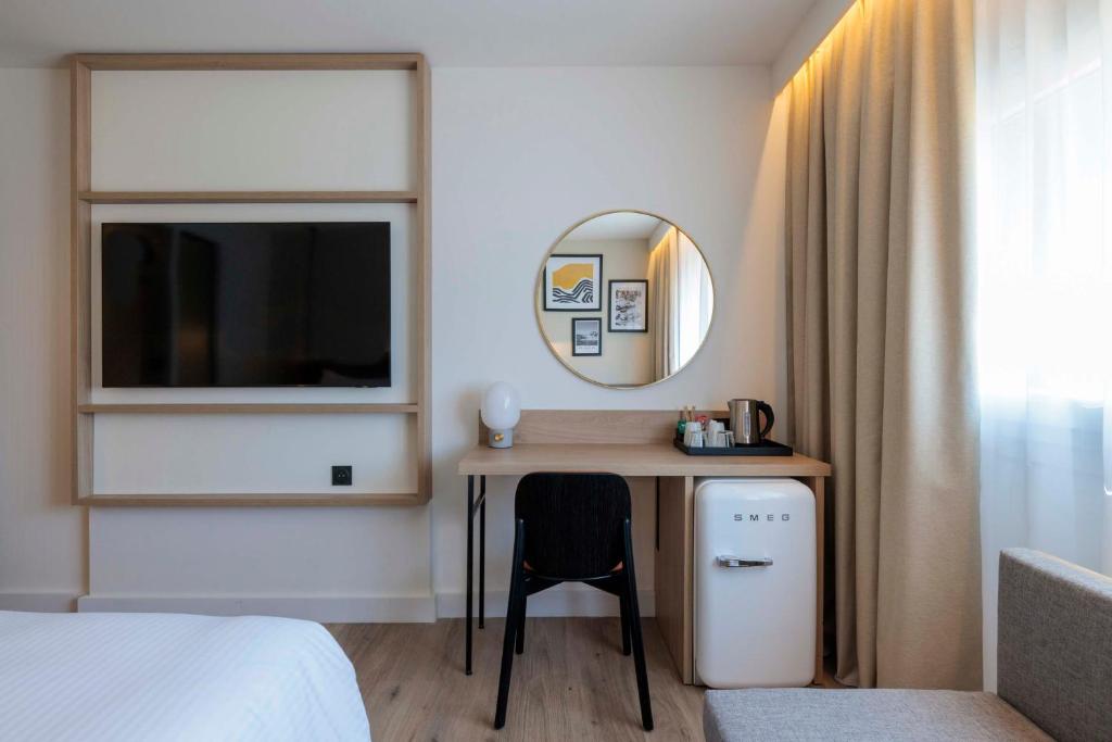 Postel nebo postele na pokoji v ubytování Hilton Garden Inn Marseille Provence Airport